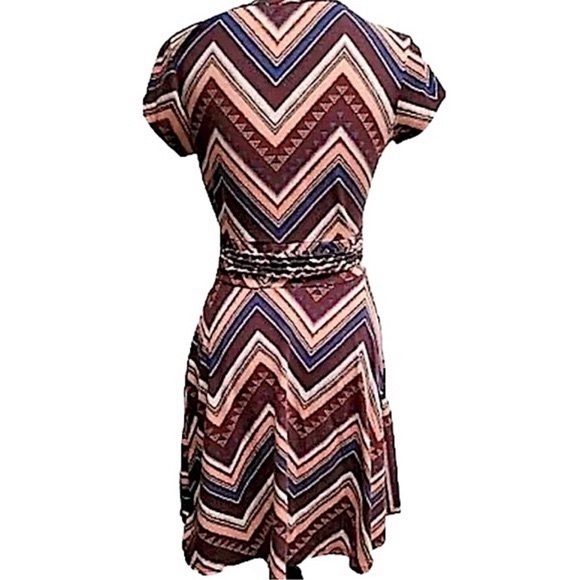 Love, Fire size small short sleeve maroon blue white thin chevron mini dress EUC - Picture 16 of 16